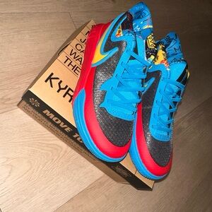 KYRIE 8 GO SE BLACK BLUE YELLOW TOUR / Size 1Y